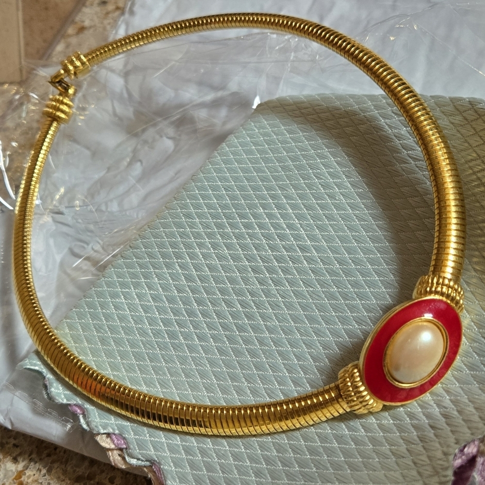 Monet Vintage Gold Plated Red Enamel Collar Necklace With Fuax Pear - Picture 8 of 15